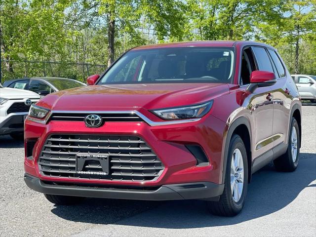used 2025 Toyota Highlander car, priced at $44,918