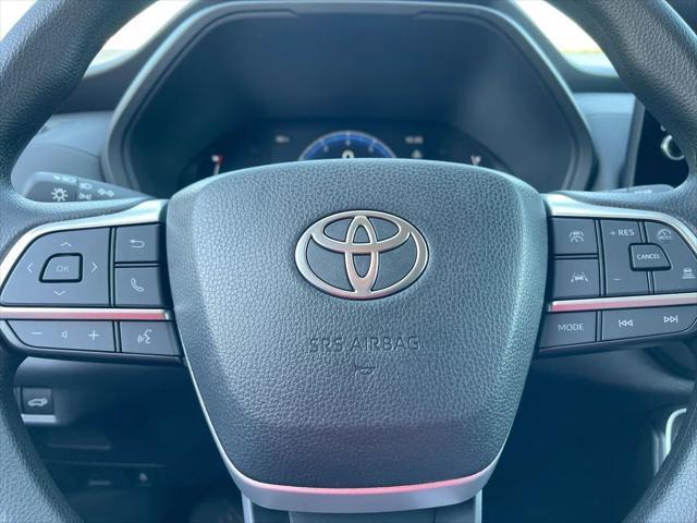used 2025 Toyota Highlander car, priced at $44,918