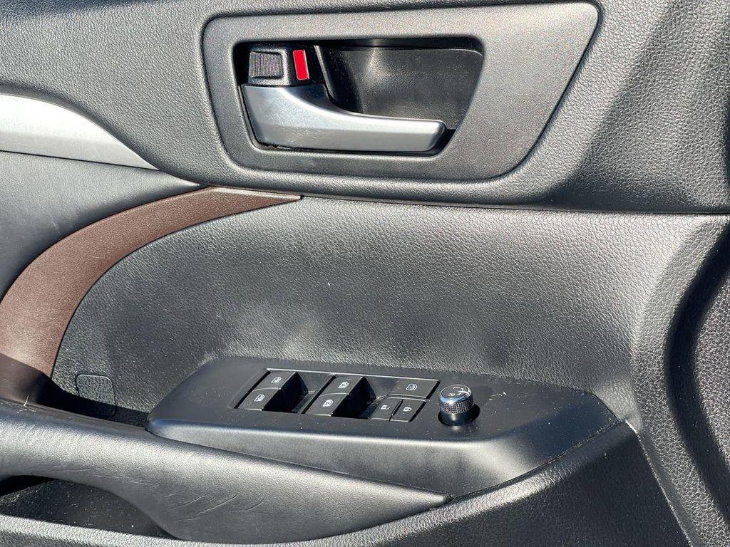 used 2019 Toyota Highlander car, priced at $24,987