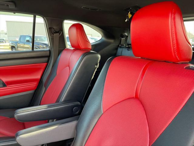 used 2022 Toyota Highlander car, priced at $31,897