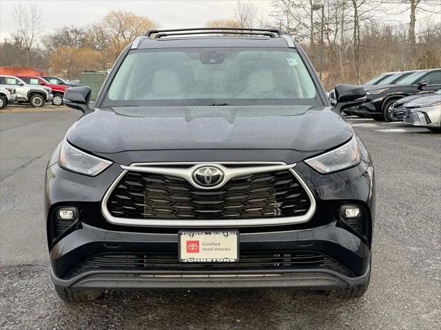 used 2022 Toyota Highlander car, priced at $34,897