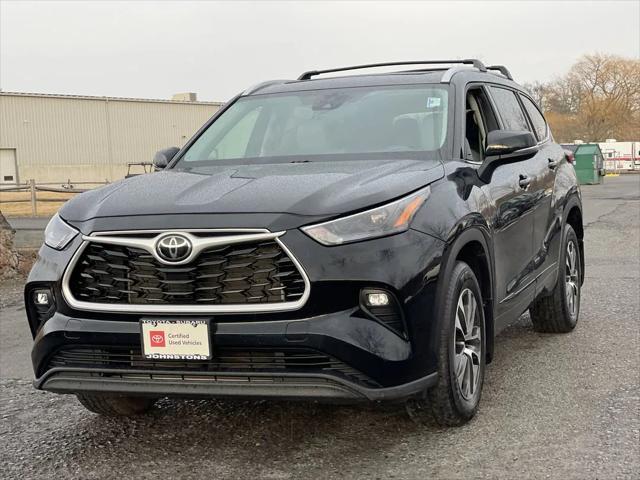 used 2022 Toyota Highlander car, priced at $34,897