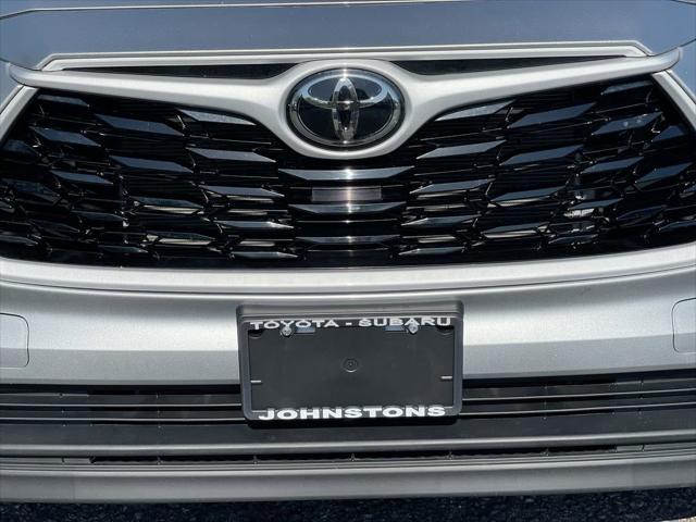 used 2025 Toyota Highlander car, priced at $45,985