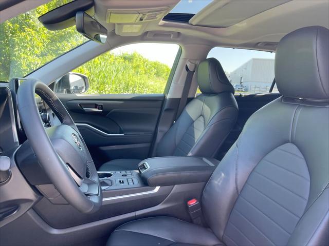 used 2025 Toyota Highlander car, priced at $45,985