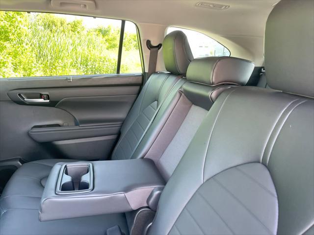 used 2025 Toyota Highlander car, priced at $45,985