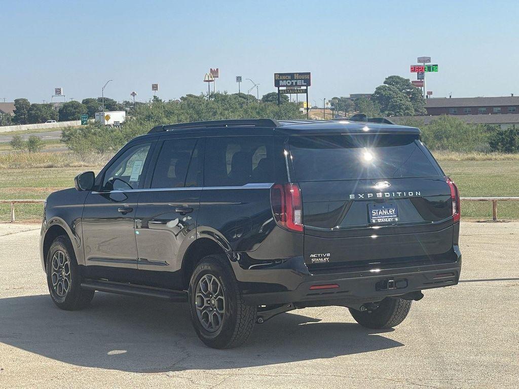 new 2025 Ford Expedition car, priced at $61,489