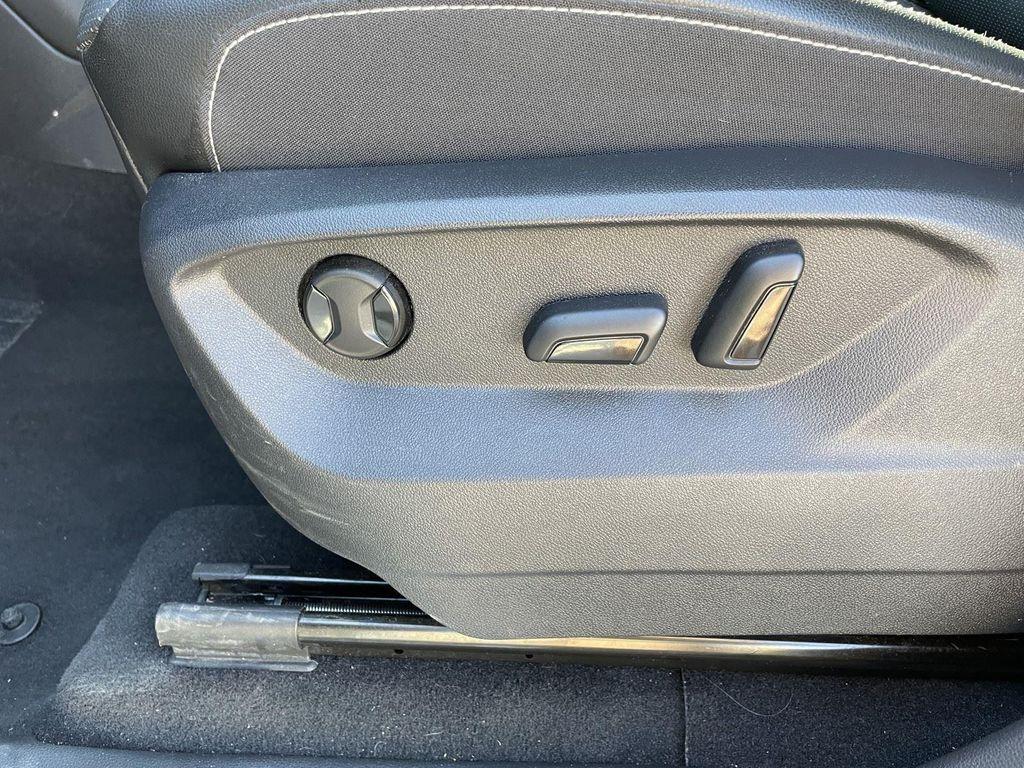 used 2025 Volkswagen Atlas car, priced at $33,314