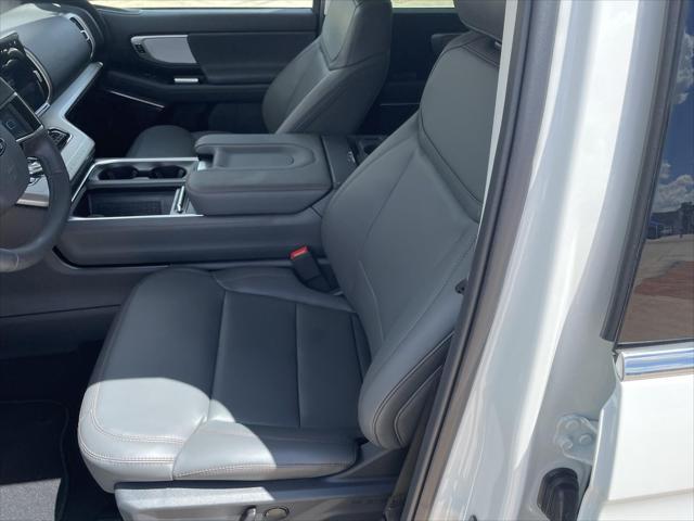 new 2025 Ford Expedition car, priced at $72,725