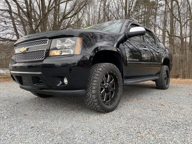 used 2007 Chevrolet Avalanche car, priced at $14,983