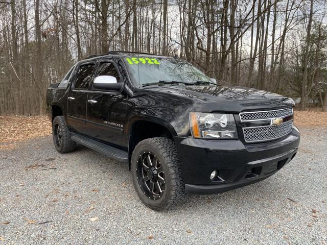 used 2007 Chevrolet Avalanche car, priced at $14,983