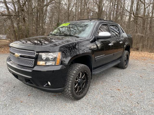 used 2007 Chevrolet Avalanche car, priced at $14,983