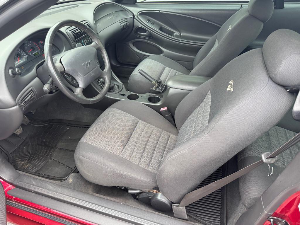 used 2004 Ford Mustang car