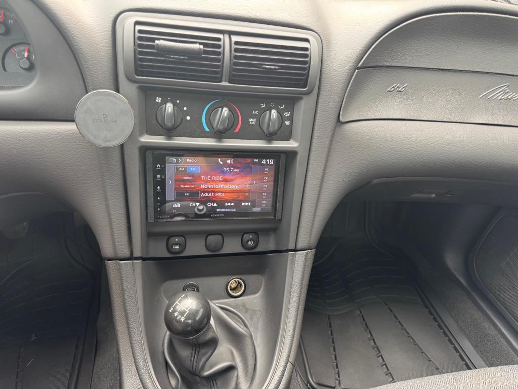 used 2004 Ford Mustang car
