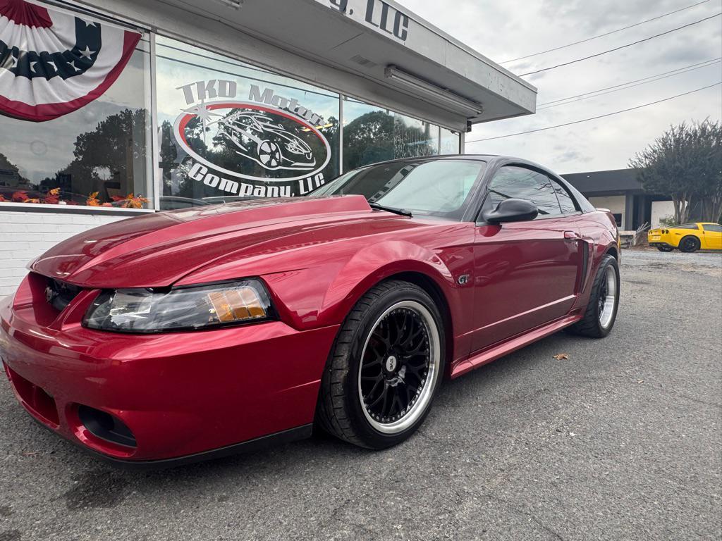 used 2004 Ford Mustang car