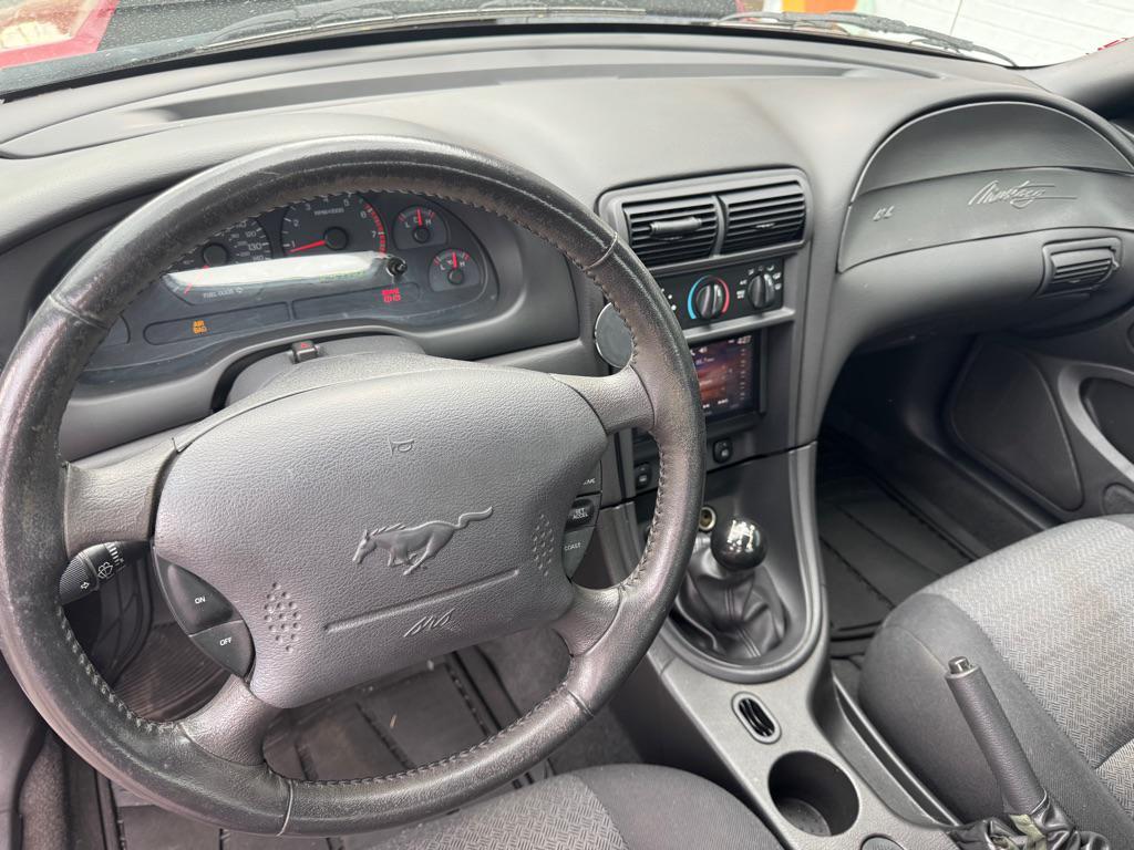 used 2004 Ford Mustang car