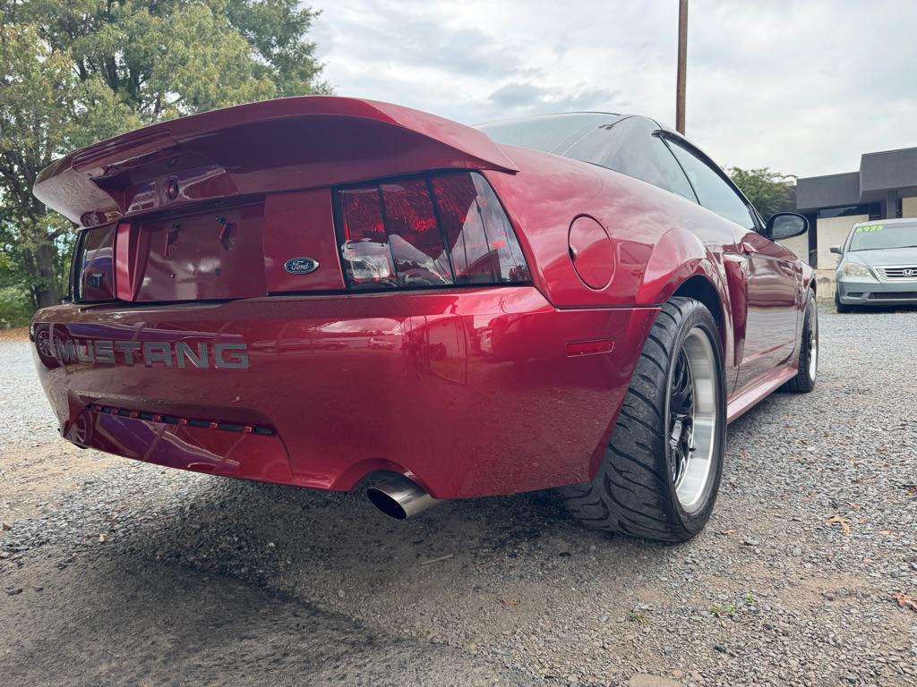 used 2004 Ford Mustang car
