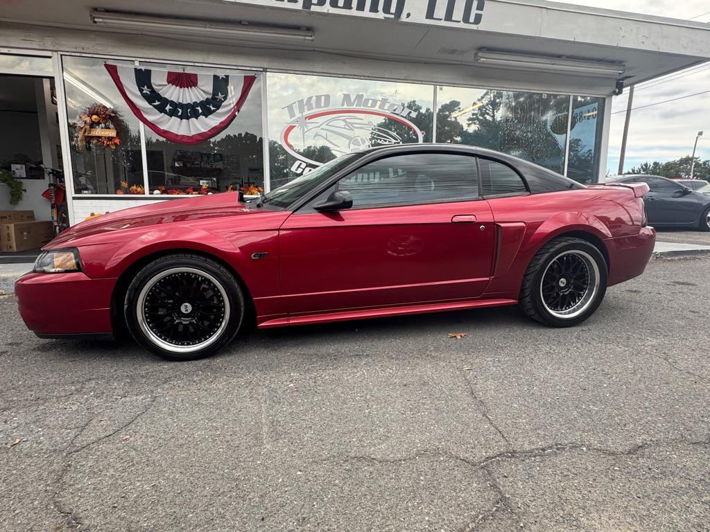 used 2004 Ford Mustang car