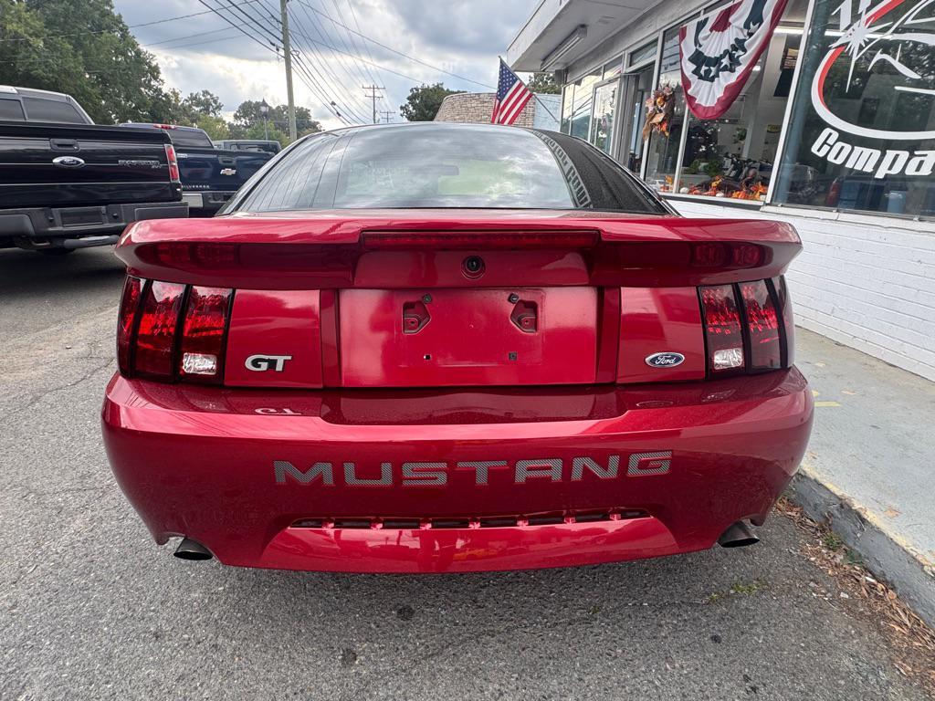 used 2004 Ford Mustang car