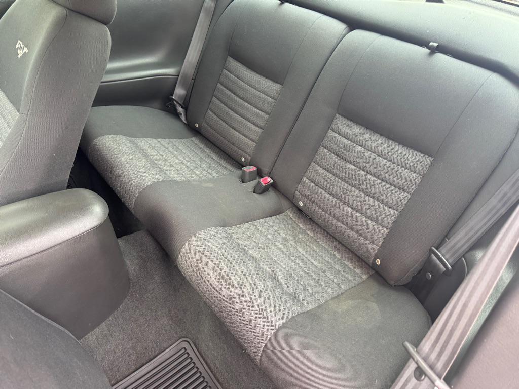 used 2004 Ford Mustang car