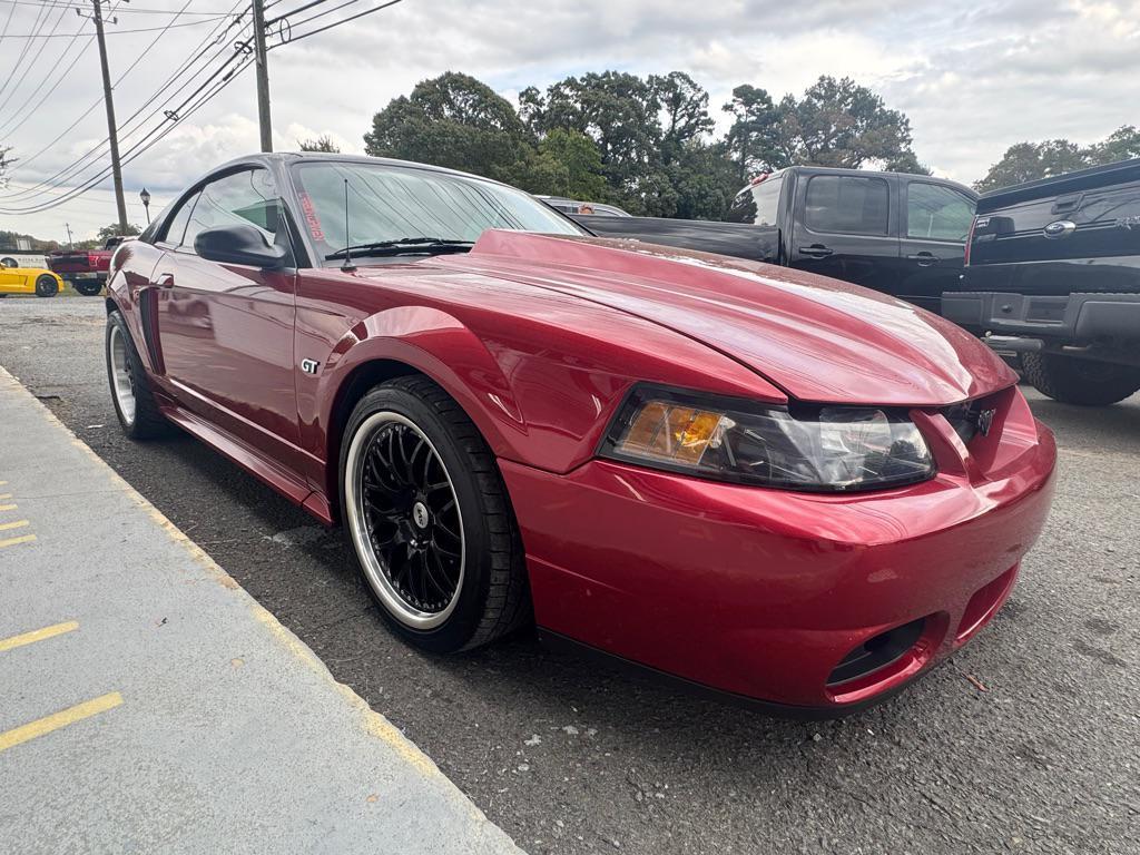 used 2004 Ford Mustang car