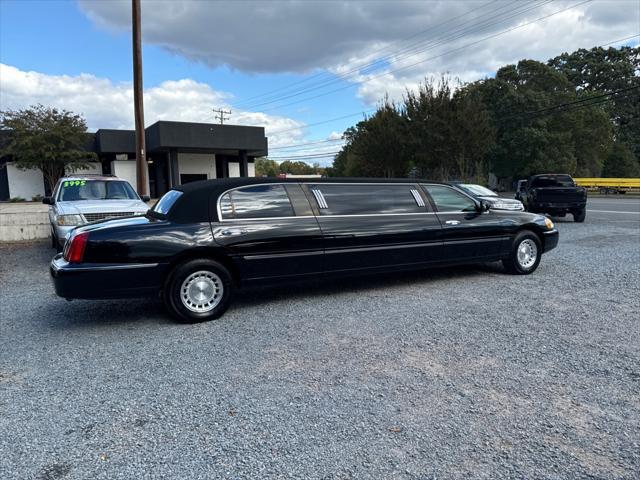 used 1999 Lincoln Town Car car, priced at $7,800