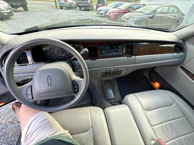 used 1999 Lincoln Town Car car, priced at $9,995