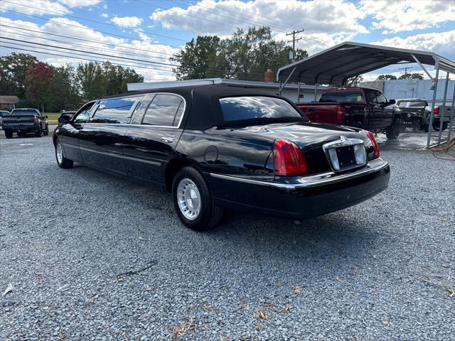 used 1999 Lincoln Town Car car, priced at $9,995