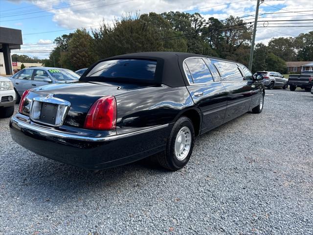 used 1999 Lincoln Town Car car, priced at $9,995