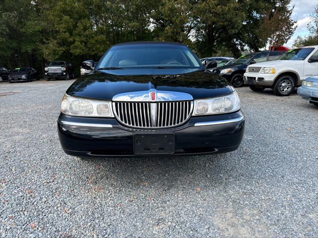 used 1999 Lincoln Town Car car, priced at $9,995