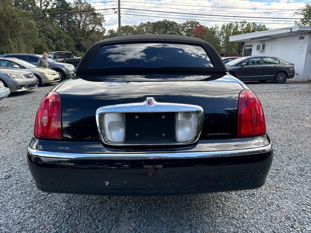 used 1999 Lincoln Town Car car, priced at $7,800