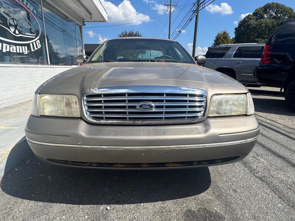 used 2001 Ford Crown Victoria car, priced at $2,800