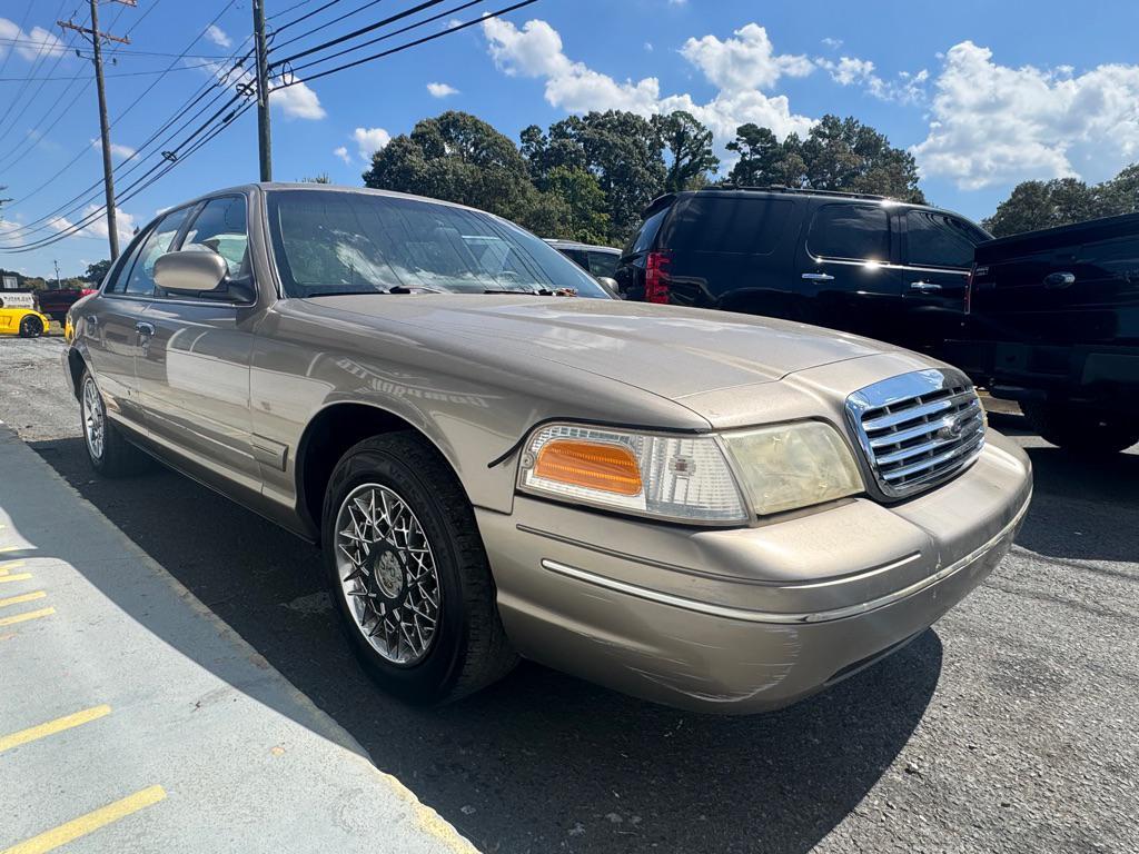 used 2001 Ford Crown Victoria car, priced at $2,800