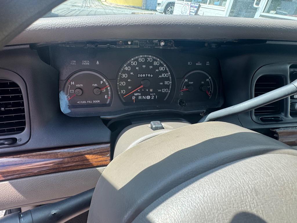 used 2001 Ford Crown Victoria car, priced at $2,800