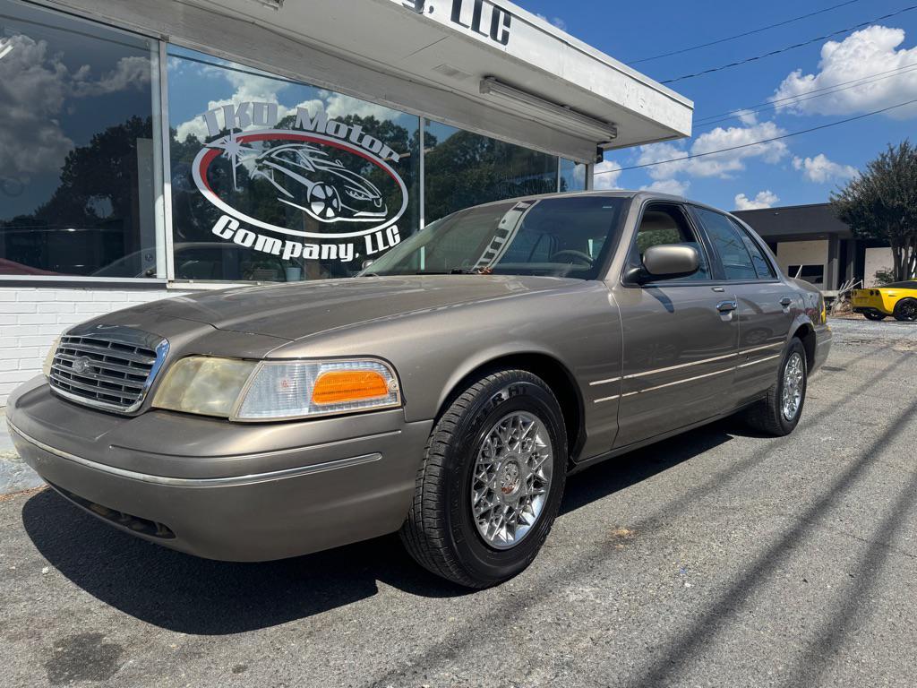 used 2001 Ford Crown Victoria car, priced at $2,800