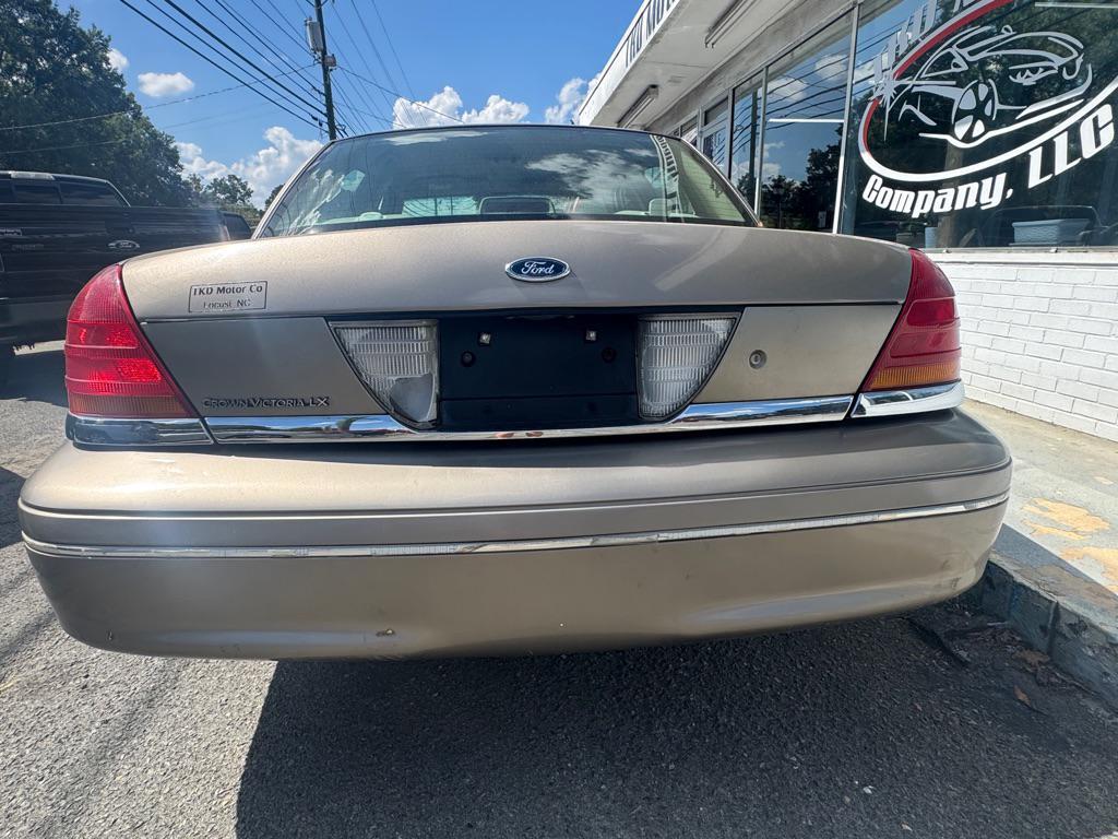 used 2001 Ford Crown Victoria car, priced at $2,800