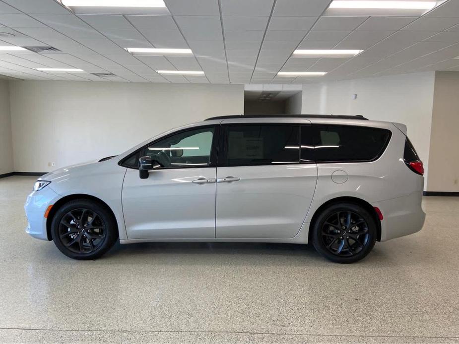 new 2024 Chrysler Pacifica car, priced at $53,240