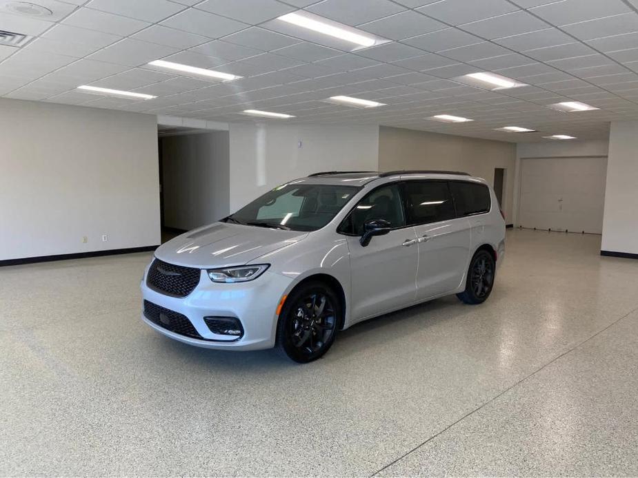 new 2024 Chrysler Pacifica car, priced at $53,240