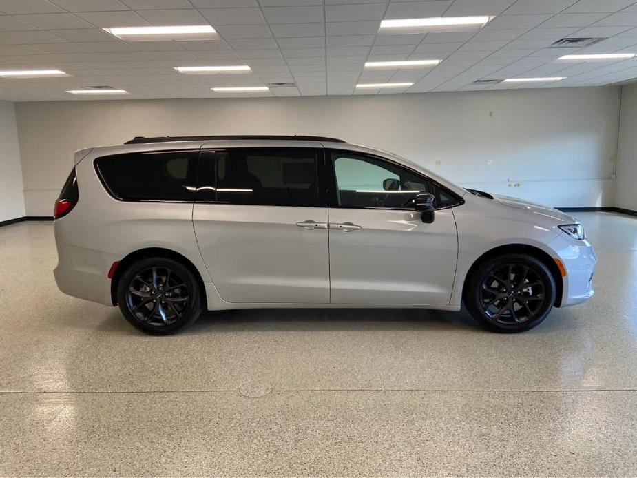 new 2024 Chrysler Pacifica car, priced at $53,240