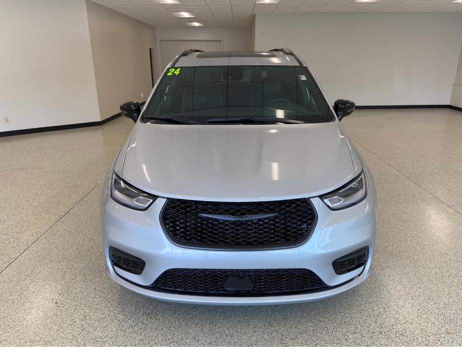 new 2024 Chrysler Pacifica car, priced at $53,240
