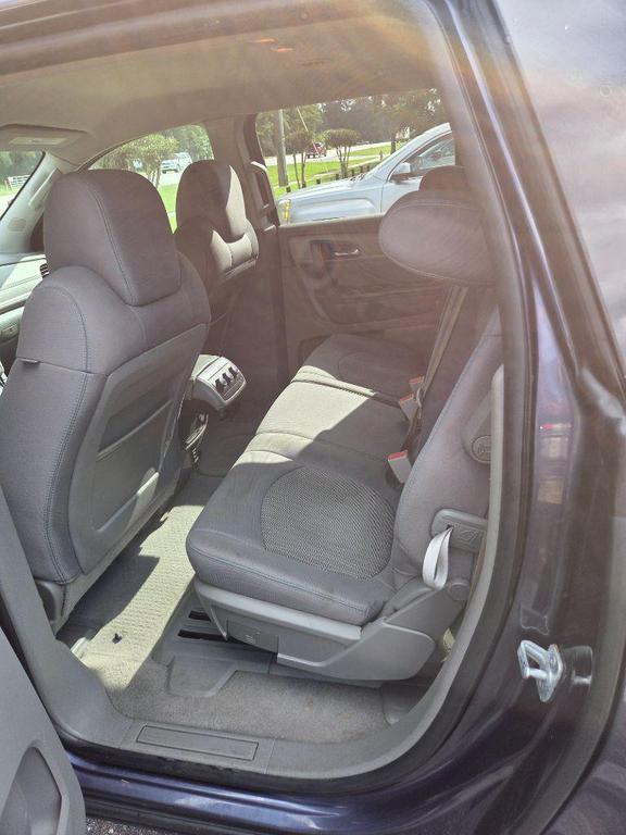 used 2014 Chevrolet Traverse car, priced at $3,900