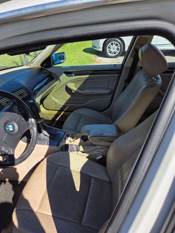 used 2001 BMW 325 car, priced at $1,900