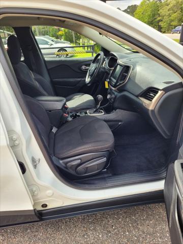 used 2015 Jeep Cherokee car, priced at $4,300