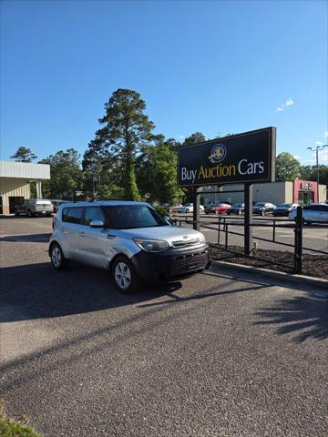 used 2015 Kia Soul car, priced at $3,900