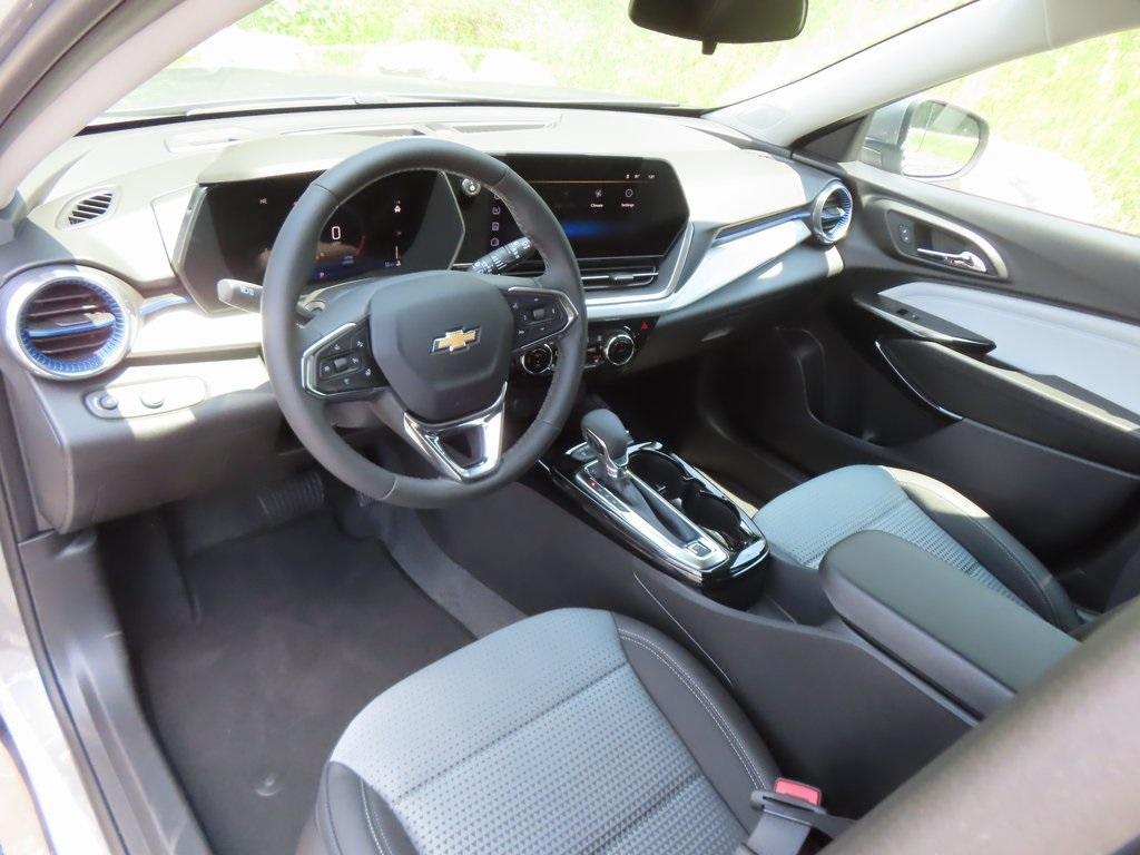 new 2025 Chevrolet Trax car, priced at $24,720