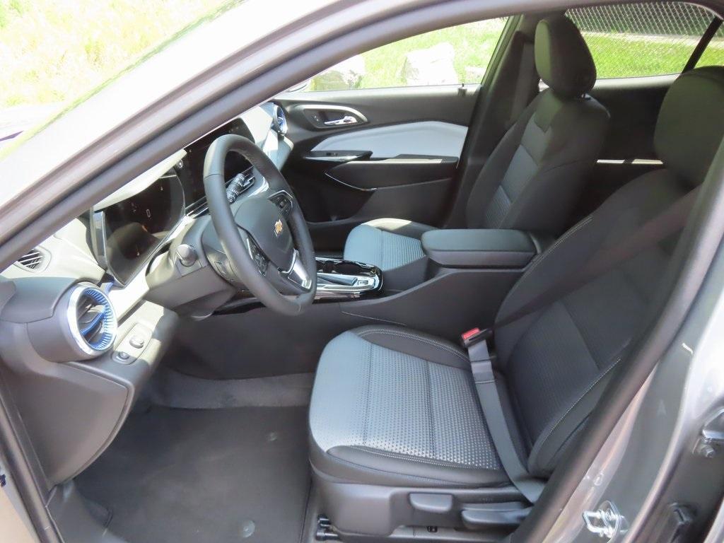 new 2025 Chevrolet Trax car, priced at $24,720