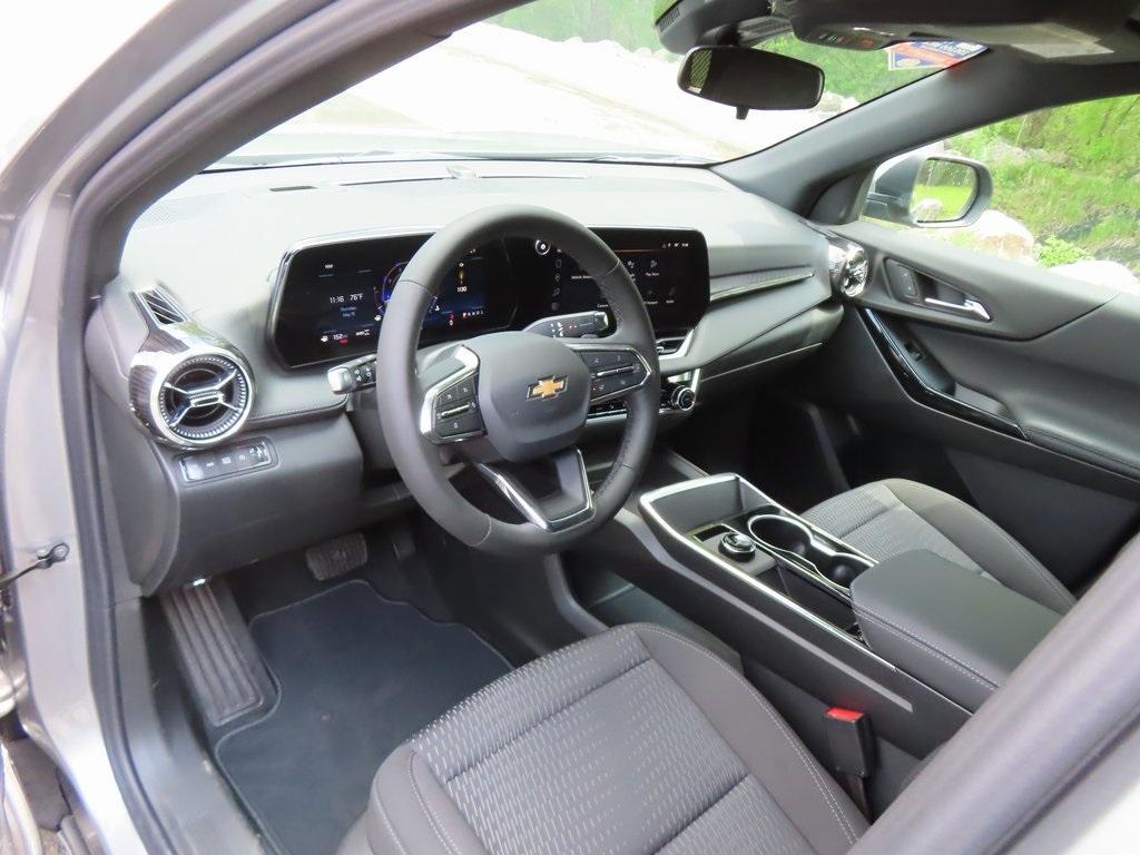 new 2026 Chevrolet Equinox car, priced at $31,995