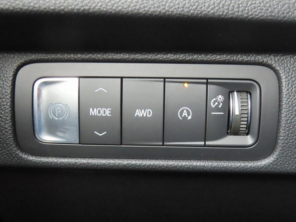 new 2026 Chevrolet Traverse car, priced at $55,325