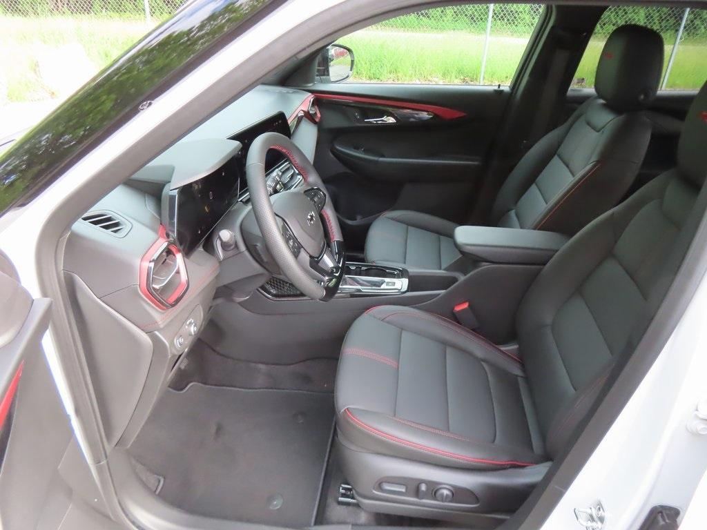 new 2025 Chevrolet TrailBlazer car, priced at $32,596