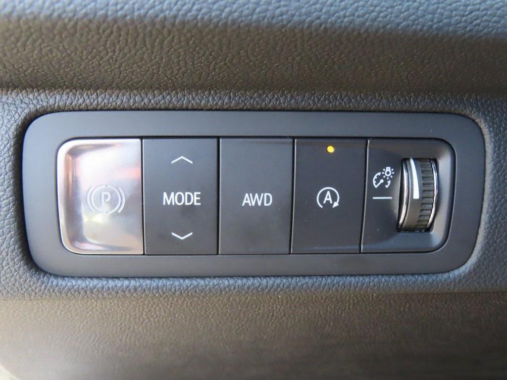 new 2025 Chevrolet Traverse car, priced at $51,380