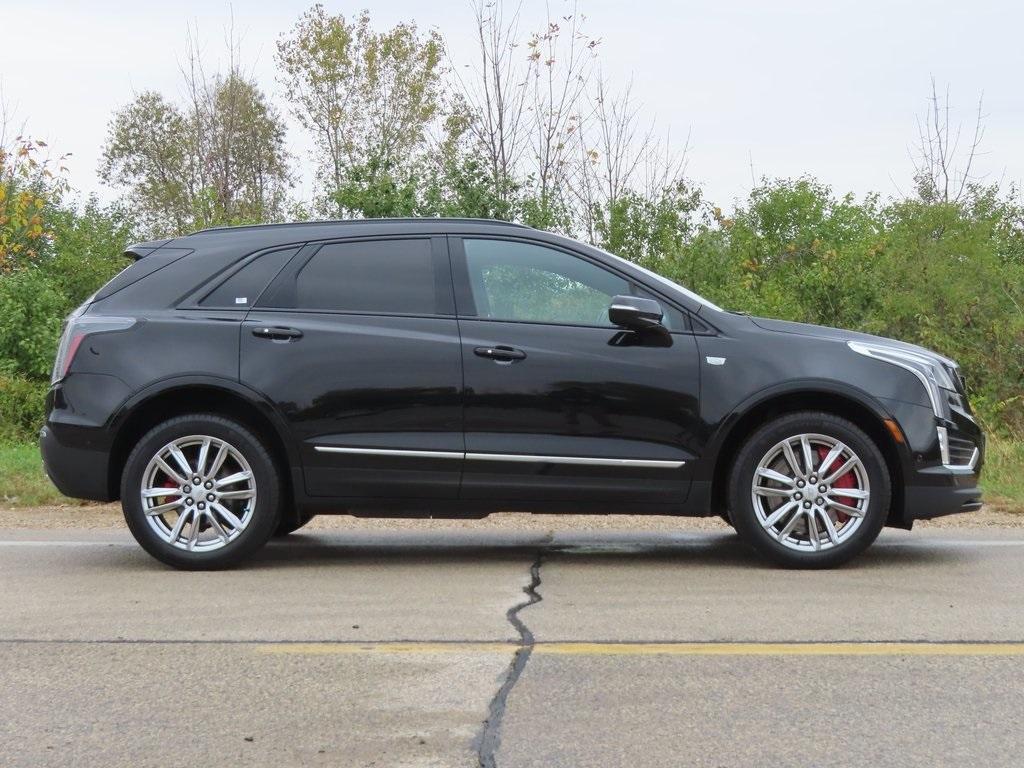 used 2022 Cadillac XT5 car, priced at $35,500